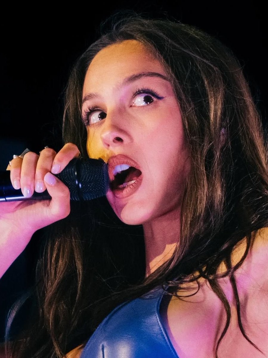 Update Olivia Brasil tweet media