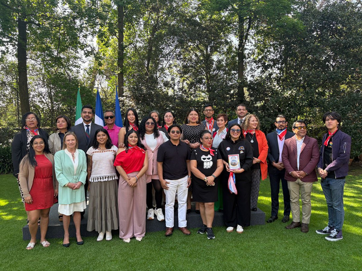 ManoVuelta_AC's tweet image. 🍽️📰 El día de hoy estuvimos en un desayuno con miembros de la cooperación internacional, gobierno, sociedad civil y periodistas en el que se presentaron 3 propuestas para fortalecer el trabajo en las agendas de #DSR, la población #LGBTI y migraciones (+)