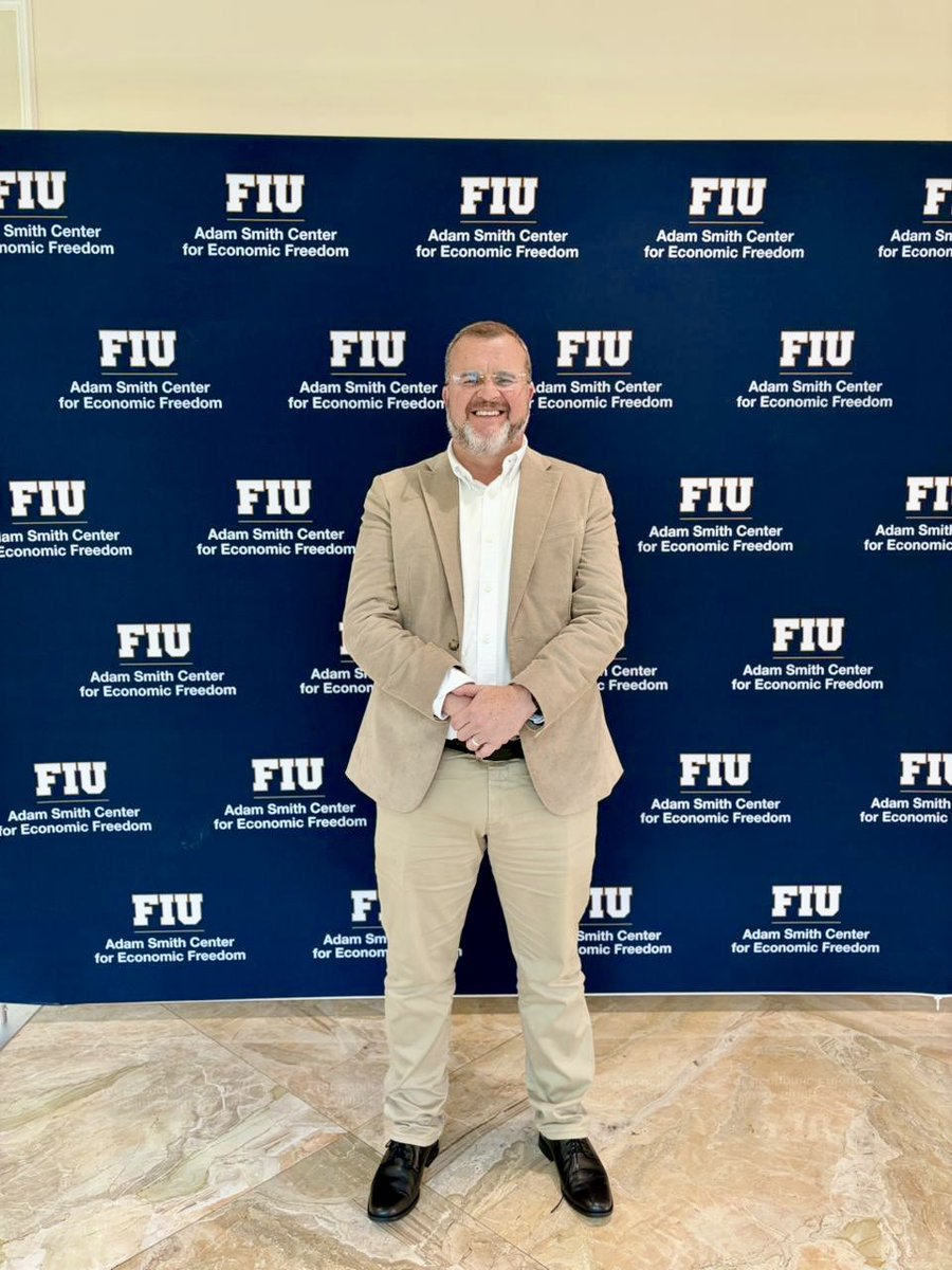 jorgerivasu's tweet photo. Entre miles de alcaldes de América, ser seleccionado para participar en el “Mayors of the Americas Summit” es un honor. 🏛️🫱🏻‍🫲🏼 Este espacio nos permite conocer de primera mano lo que está funcionando en otras ciudades, aprender de sus experiencias y traer decisiones más acertadas para nuestro territorio.

También es la oportunidad de mostrarle al continente lo que estamos construyendo en Rionegro: una Ciudad del Bienestar pensada para las personas, las familias y las comunidades. 🙌🏼