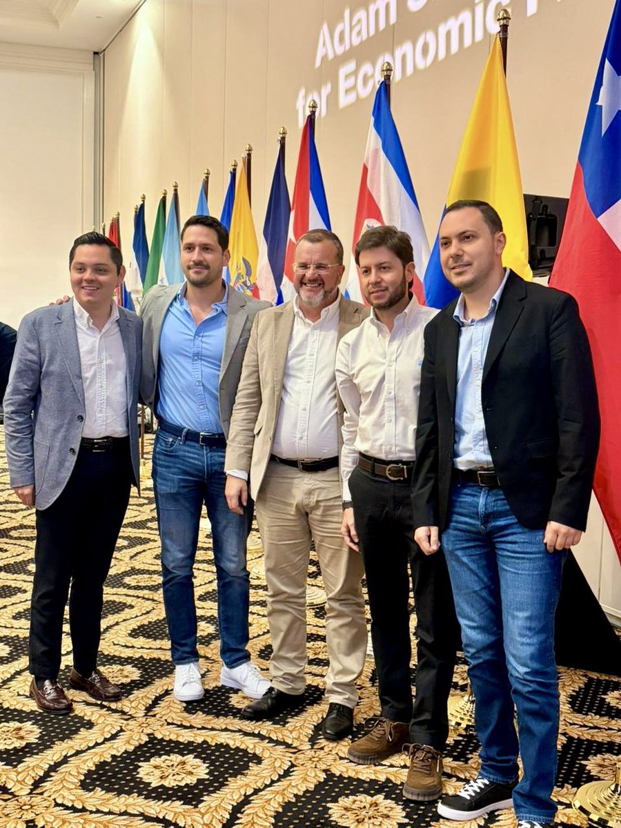 jorgerivasu's tweet photo. Entre miles de alcaldes de América, ser seleccionado para participar en el “Mayors of the Americas Summit” es un honor. 🏛️🫱🏻‍🫲🏼 Este espacio nos permite conocer de primera mano lo que está funcionando en otras ciudades, aprender de sus experiencias y traer decisiones más acertadas para nuestro territorio.

También es la oportunidad de mostrarle al continente lo que estamos construyendo en Rionegro: una Ciudad del Bienestar pensada para las personas, las familias y las comunidades. 🙌🏼