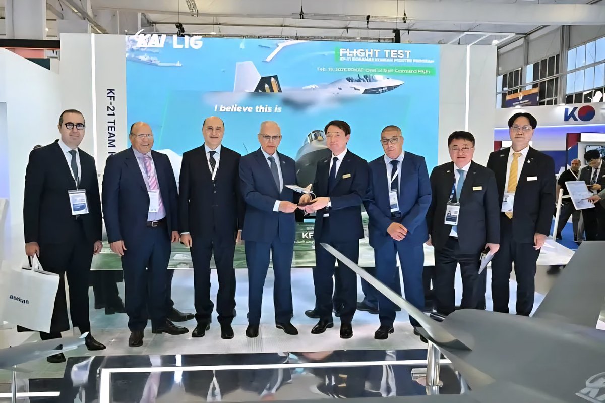 KOMARMIES's tweet image. The #Italian group Leonardo is exploring potential contracts with the Royal #Moroccan Armed Forces, particularly for the Aermacchi M-346 light #aircraft. 

Indeed, Royal Moroccan Air Force 🇲🇦 plans to replace its Alphajet advanced training aircraft in the coming years. During a