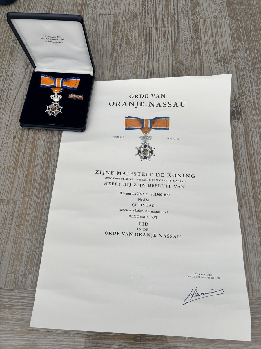 Vandaag een onvergetelijke dag: in het zonnetje gezet door de burgemeester van Zeist en benoemd tot Lid in de Orde van Oranje-Nassau. Dankbaar en geraakt—ik blijf me met liefde inzetten voor de maatschappij. 🙏