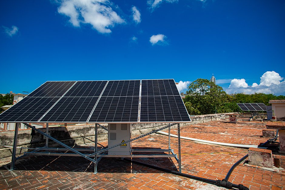 GelectCuba's tweet photo. Empresas de Gelct, impulsan la instalación de sistemas fotovoltaicos en servicios vitales, comunidades e instituciones. 
https://t.co/uOpE0fOquO https://t.co/SYRIqBCteZ