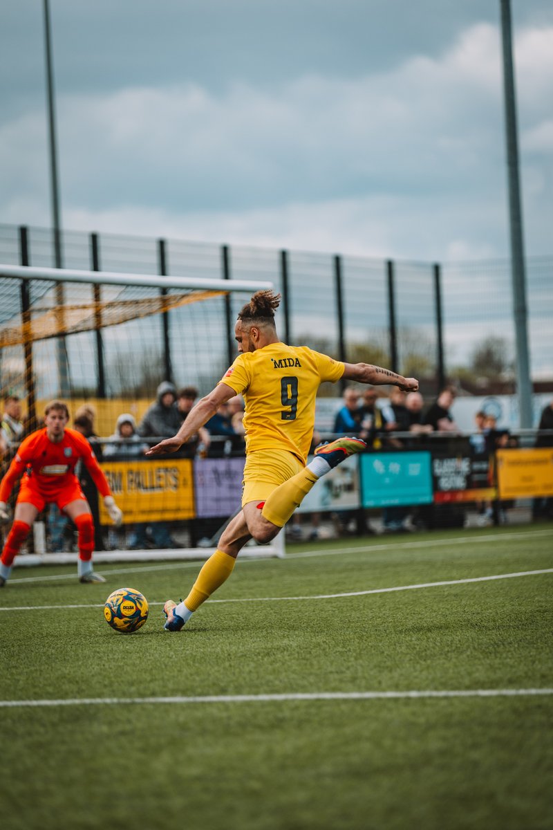 HarbTownFC's tweet photo. In Yellow tomorrow.. 🟡🐝

📸 | @R__BMedia 
#STAHAR | #Harborough | #UpTheBees https://t.co/CCf2UNlwro
