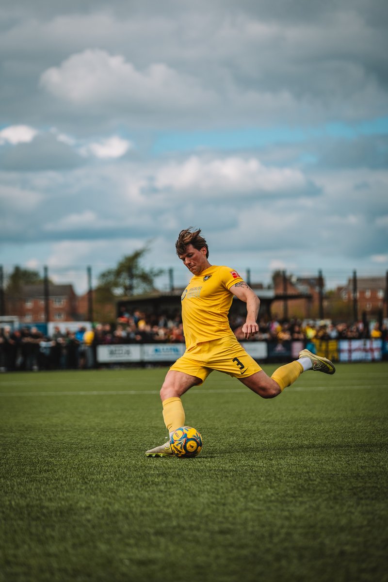 HarbTownFC's tweet photo. In Yellow tomorrow.. 🟡🐝

📸 | @R__BMedia 
#STAHAR | #Harborough | #UpTheBees https://t.co/CCf2UNlwro