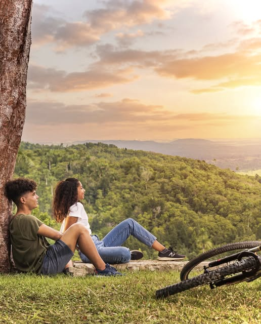 MinturCuba's tweet photo. 👫Comparte este post si eres amante de los atardeceres.💤

#CubaUnica #CubaTravel #PinarDelRíoTravel #Viñales #NaturalezaYAventura https://t.co/tC5j9O8jen