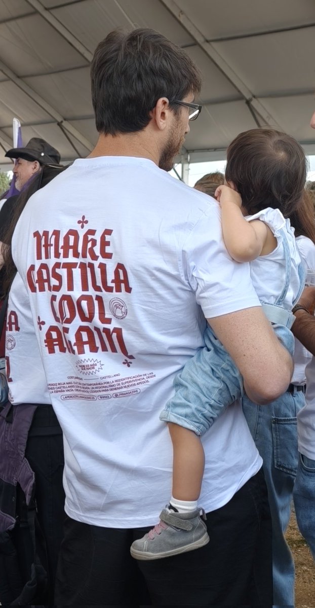 oscarranlo's tweet image. Villalar de los Comuneros #Valladolid congrega multitud de iconografías y gestos cada 23 de abril. Es en sí mismo una explosión de identidades, un reducto de alquimistas que volamos soñando con un territorio mejor: Pueblos vivos y urbes medias/pequeñas habitables &amp;gt; F U T U R O