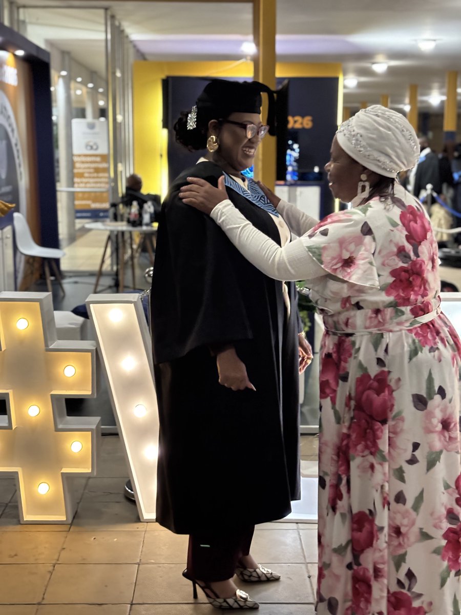 Moloko_Kwenadi's tweet image. Graduated💃🏼🌸
#graduation #classof2025