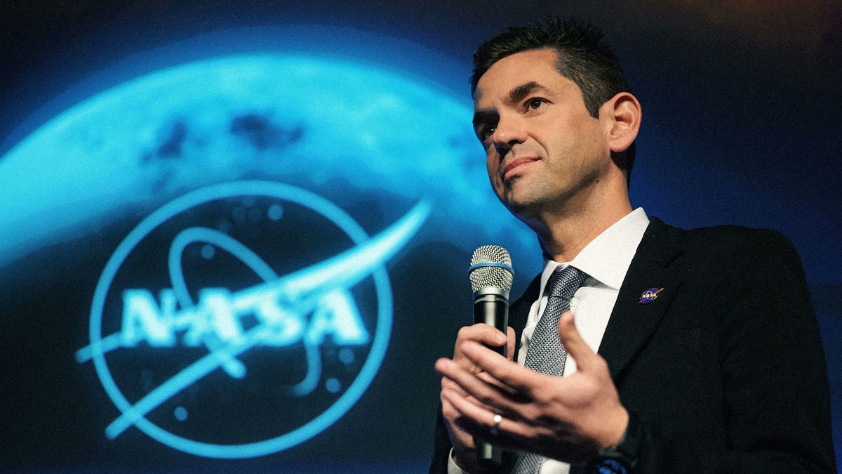 NASAWatch's tweet image. NASA’s chief explains why the U.S. is in a race with China to build a moon base fastcompany.com/91532317/nasa-… #NASA #Artemis #China