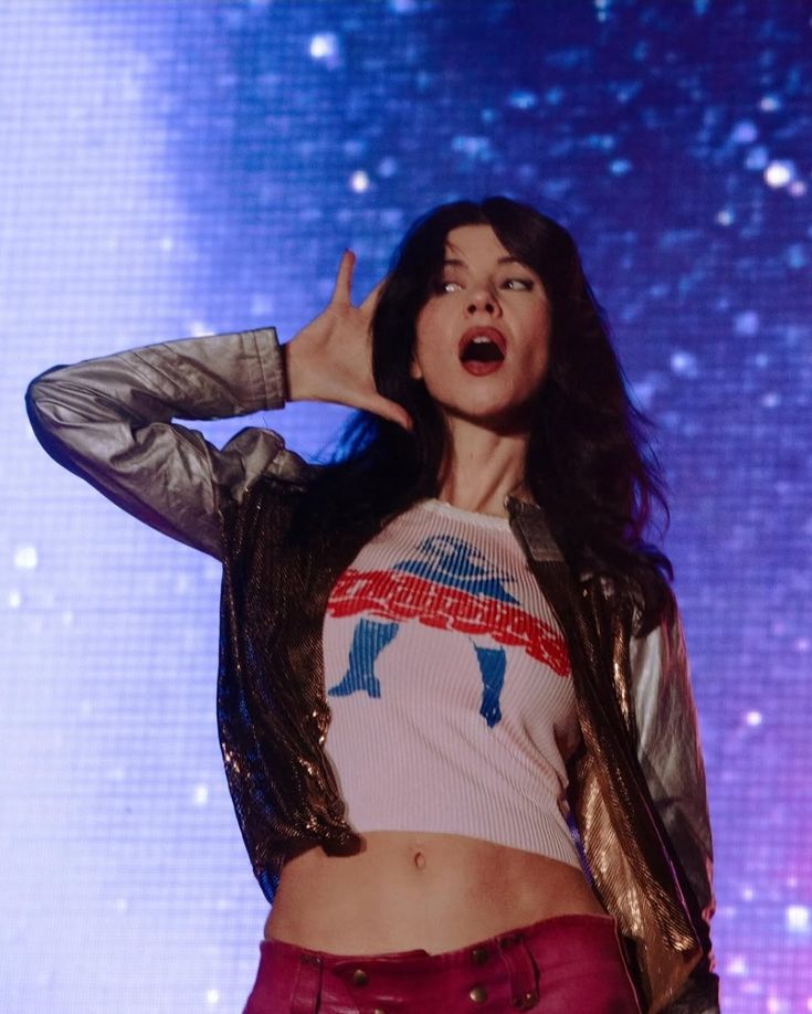 venusflybela's tweet image. should i change my pfp to this picture which i love #yes or #no