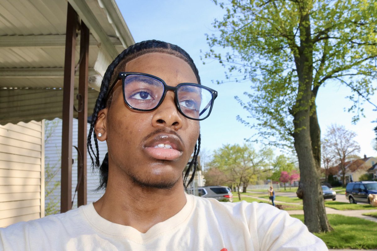 vipmalikkk's tweet image. With or without the glasses #detroit #nfs