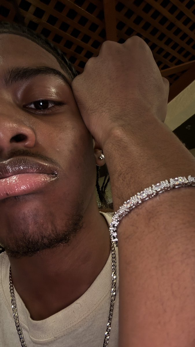 vipmalikkk's tweet image. With or without the glasses #detroit #nfs