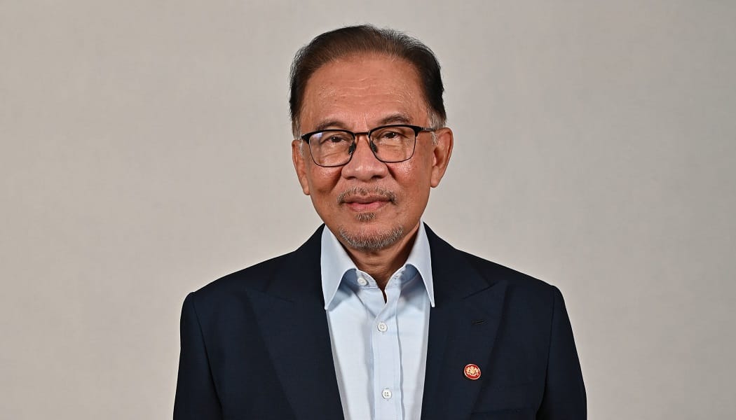 WilayahMy's tweet image. Anwar Signals Possible Limits on Ministerial Travel as Malaysia Moves to Cut Energy Use dlvr.it/TSCYbr #Malaysia #EnergyEfficiency #SustainableTravel #AnwarIbrahim #EnergyConservation