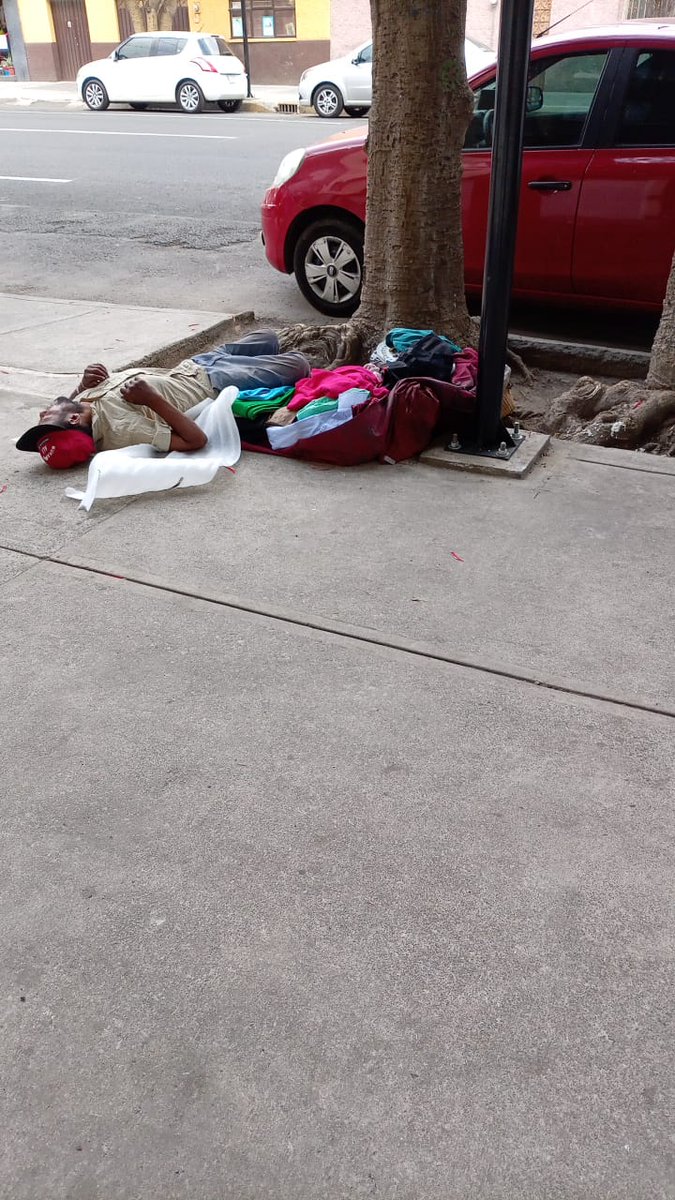 cocoareyes's tweet photo. @ClaraBrugadaM @GobCDMX @TravelAlamosG jefa de gobierno esto es una muestra de lo que soportamos los vecinos por el SIBISO (albergue) instalado en @ViaductoPiedad1 con psc alcohólicos, drogadictos, violentos, enfermos mentales, rateros, exigimos su reubicación!! https://t.co/NG88QAi4PB