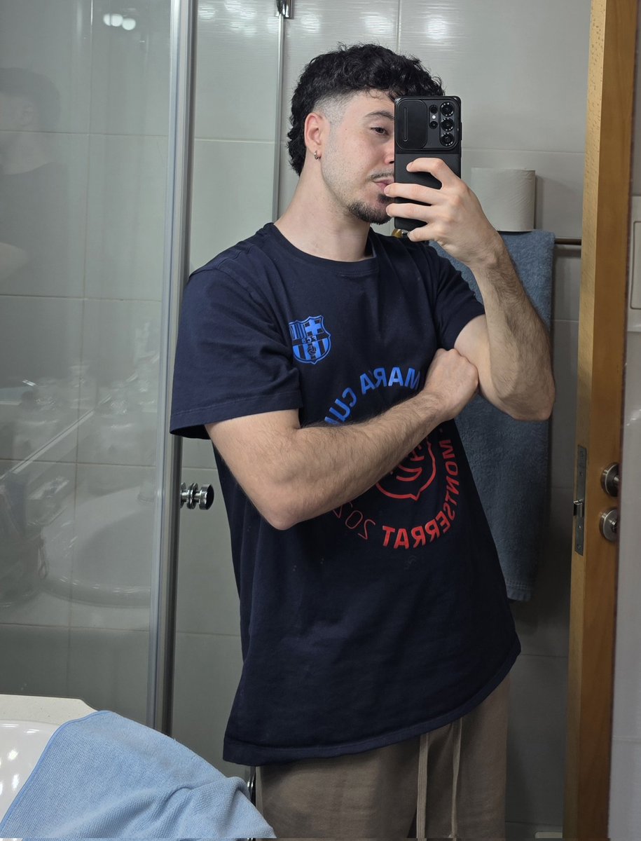 ZeekyV1's tweet photo. cara de estar jodido por el sueño, visca el barça https://t.co/GOrrlgC7Dt