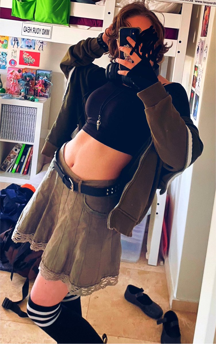 Freaky and Yuriful Kira (Frill) tweet media