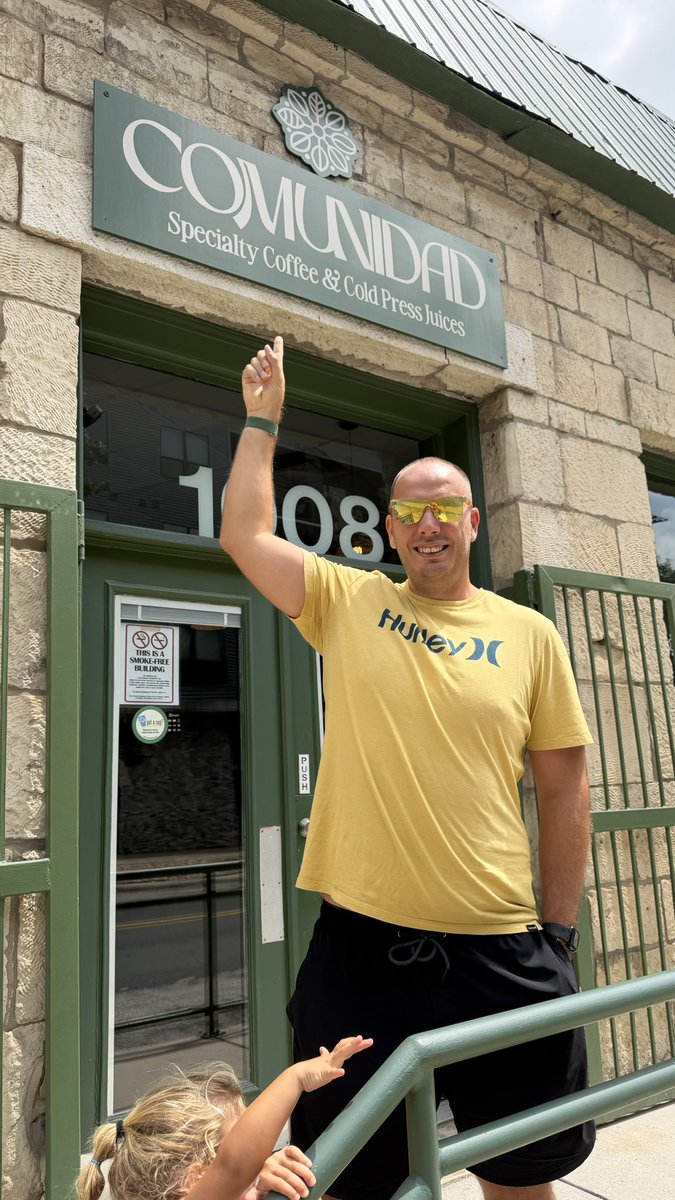 Gonzohall's tweet image. First things first. 

Coffee and Comunidad!

#Austin