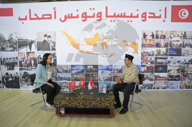 TapNewsAgency's tweet image. #Tunisia: #Indonesia’s Ambassador Zuhairi Misrawi highlighted deepening bilateral ties in @TapNewsAgency interview at #FILT2026 where Indonesia is Guest of Honour, spotlighting growing cultural, economic &amp;amp; tourism cooperation, with trade rising to $350M. tinyurl.com/jer7f732