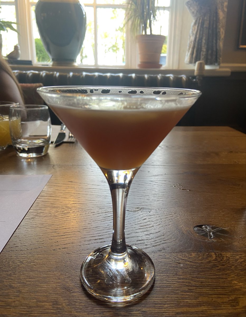 Nikki20202020's tweet image. Cheers ! 🍸🍸
#Fridaymood