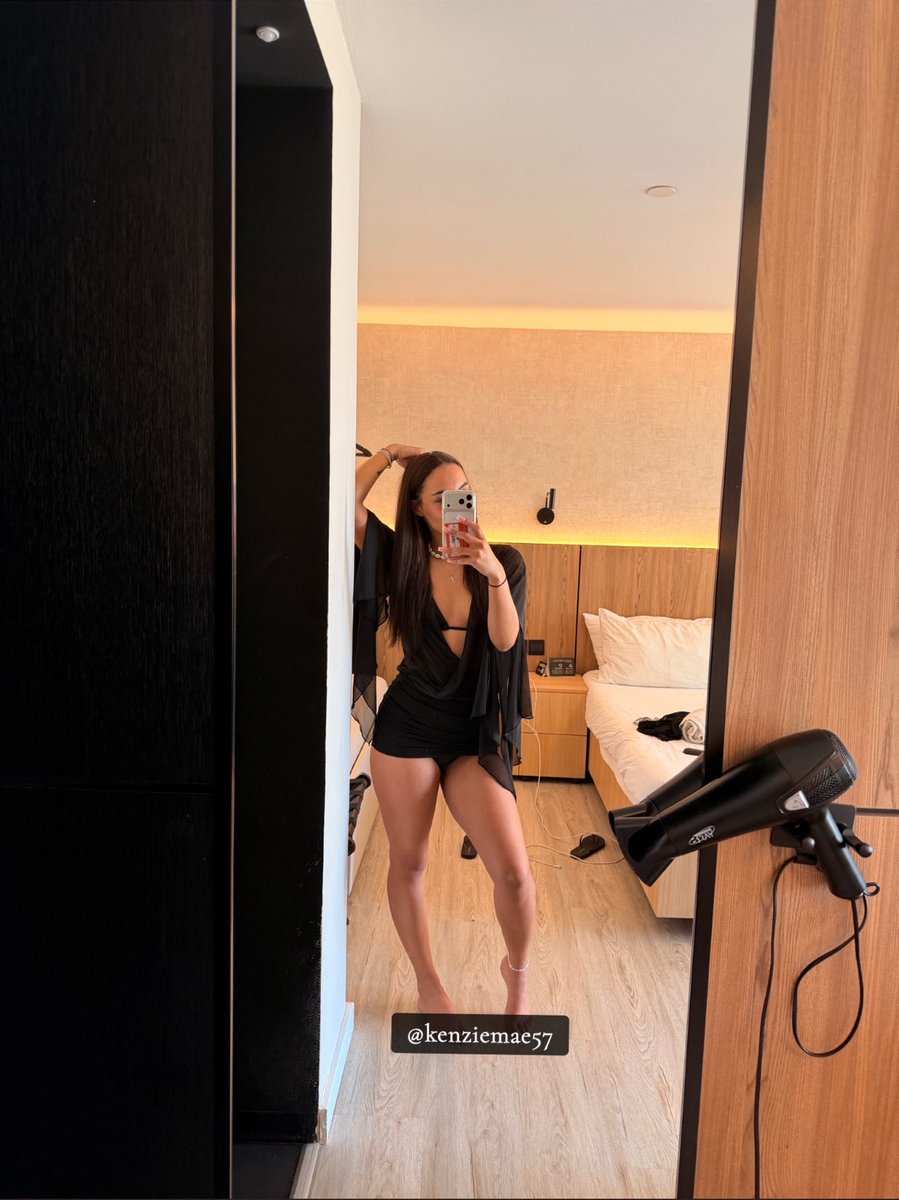 aliciabrown_xx's tweet photo. Perfect combination =

🐕PAYDAY for me ofc
🐕DRINK on my command
🐕BIKINI PICS however I allow them to be    seen 

#femdom #bnwo #findomnl #findomusa #geldslaaf #ebony https://t.co/DzmTZULDbx
