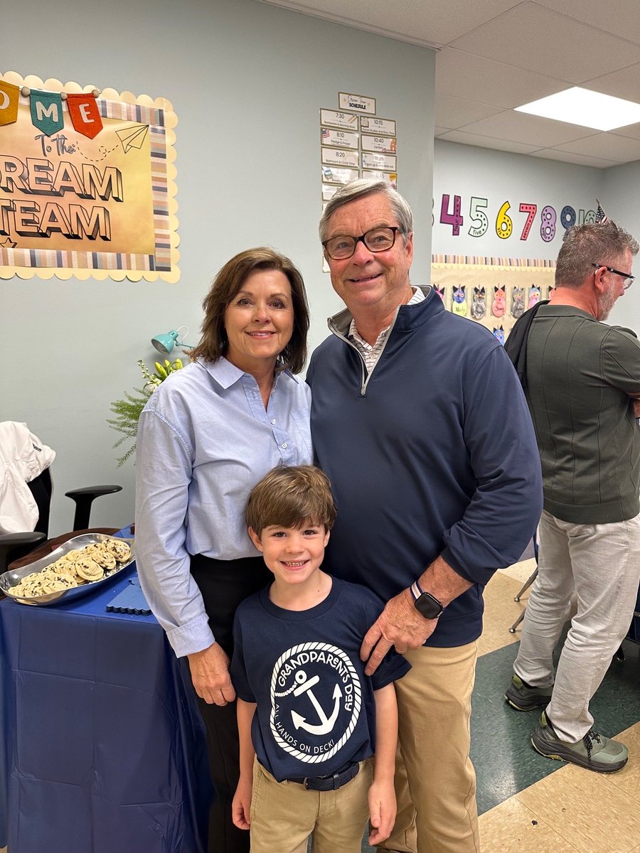 sseatenn's tweet photo. Enjoyed another Grandparents day @lrcawarriors today! https://t.co/lVhrfKA8bi