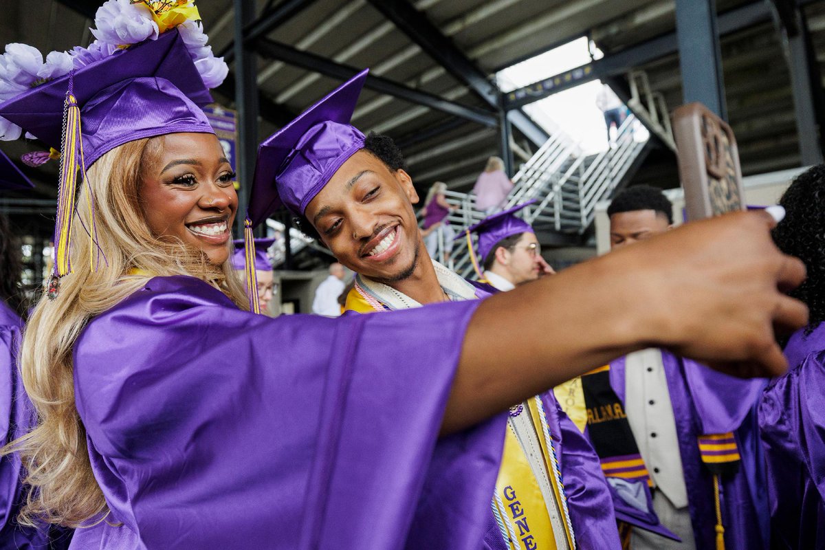 ecuhcas's tweet image. #ARRRGH you ready to turn your tassels, #ECU26? 🎓

Get ready! The countdown to #ECU’s spring commencement ceremony is on. Mark your calendars for Friday, May 8. 🗓️

Learn more ➡️ commencement.ecu.edu