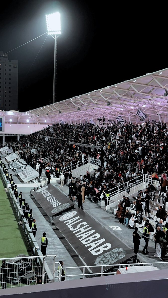 🚨كلمة حق :

بعيداً عن المباراة والظلم والالم اللي حصل فيها 

جمهور الشباب اثبت انه خط الدفاع الاول للنادي واثبت انه هو الجمهور والاعلام بنفس الوقت للنادي

- جمهور الشباب من امس هز مواقع التواصل هز واثبت انه صاحب صوت قوي لايستهان به

حقاً انا افخر في هذا الجمهور الحارق🖤🤍