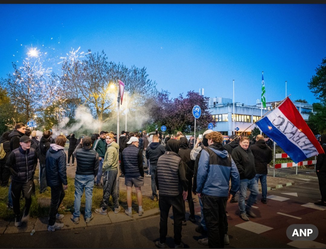 Just Romijn tweet media