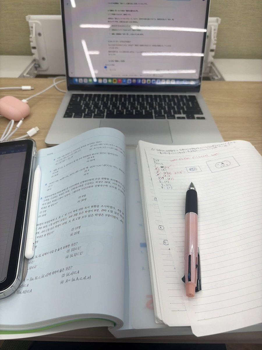 Aurielle007s's tweet photo. I absolutely promise to make up for it by finals. https://t.co/b7pU4LNlku
