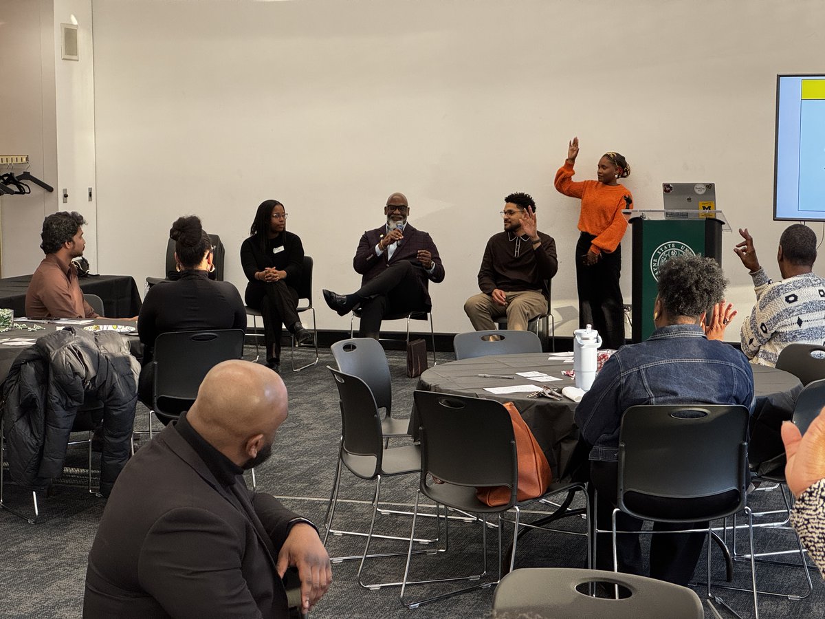 ficonnected's tweet photo. Big #thankyou to @DETROITNAACP for inviting Todd P. Carter, MSF of #FirstIndependence, to the @WayneState Credit Awareness Panel!

We're delighted his message on building relationships &amp; creating opportunities resonated with students.

Proud to support &amp; continue the #impact!🎉 https://t.co/VFxi4rC0yi