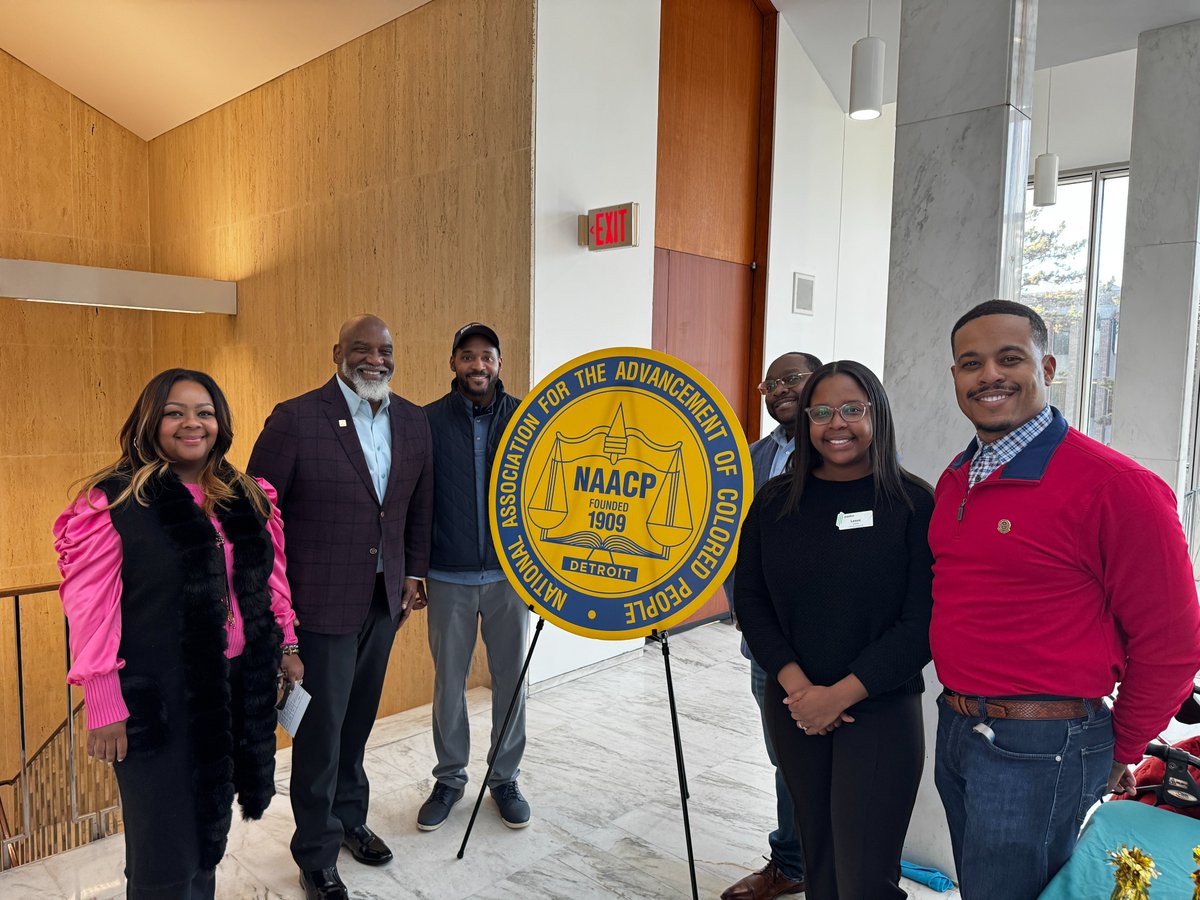 ficonnected's tweet photo. Big #thankyou to @DETROITNAACP for inviting Todd P. Carter, MSF of #FirstIndependence, to the @WayneState Credit Awareness Panel!

We're delighted his message on building relationships &amp; creating opportunities resonated with students.

Proud to support &amp; continue the #impact!🎉 https://t.co/VFxi4rC0yi