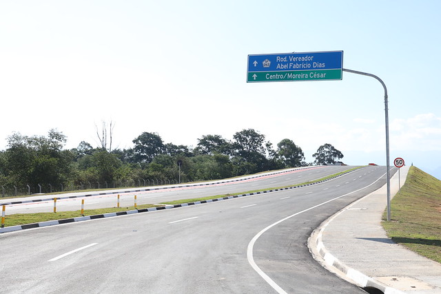 governosp's tweet photo. Inauguração! 
Pindamonhangaba, no Vale do Paraíba, ganhou reforço na mobilidade: a nova Via Estrutural Vereador Fernando Nogueira e o Viaduto Nossa Senhora Aparecida de Coruputuba. https://t.co/feWGTq50PF