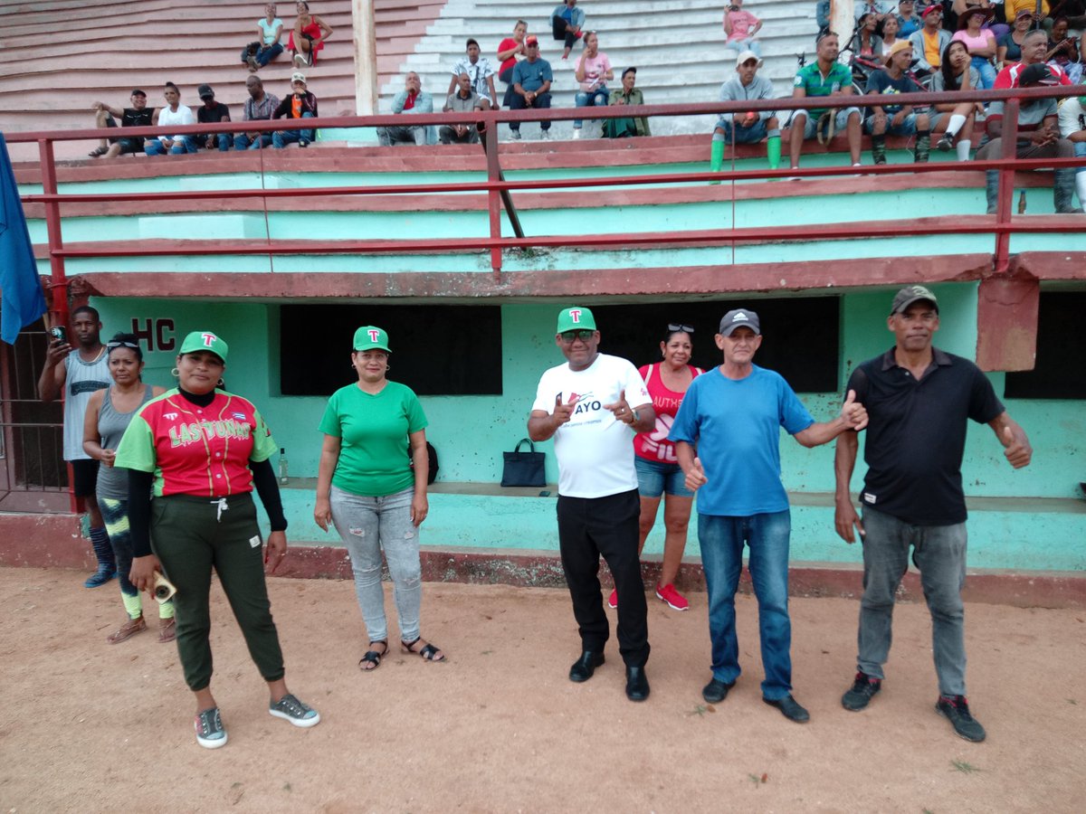 NaquyAmanciero's tweet photo. #DesdeAmancio. El estadio Gilberto Ferrales Báez, acoge la actividad "Calentando el brazo", con el enfrentamiento  entre las selecciones representativas del Comité Municipal del PCC y  el Consejo de la Administración, como saludo a celebración  del #1Mayo
#LaPatriaSeDefiende. https://t.co/ZacJ4ALw7r