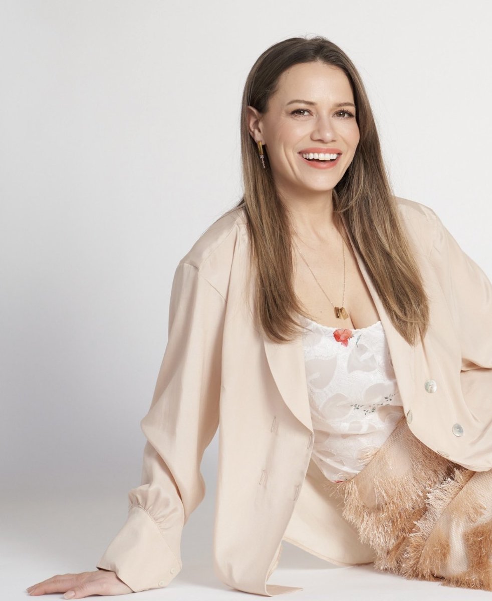 bjlsource's tweet photo. Bethany Joy Lenz for NewBeauty Magazine https://t.co/N7nUA0k9zN
