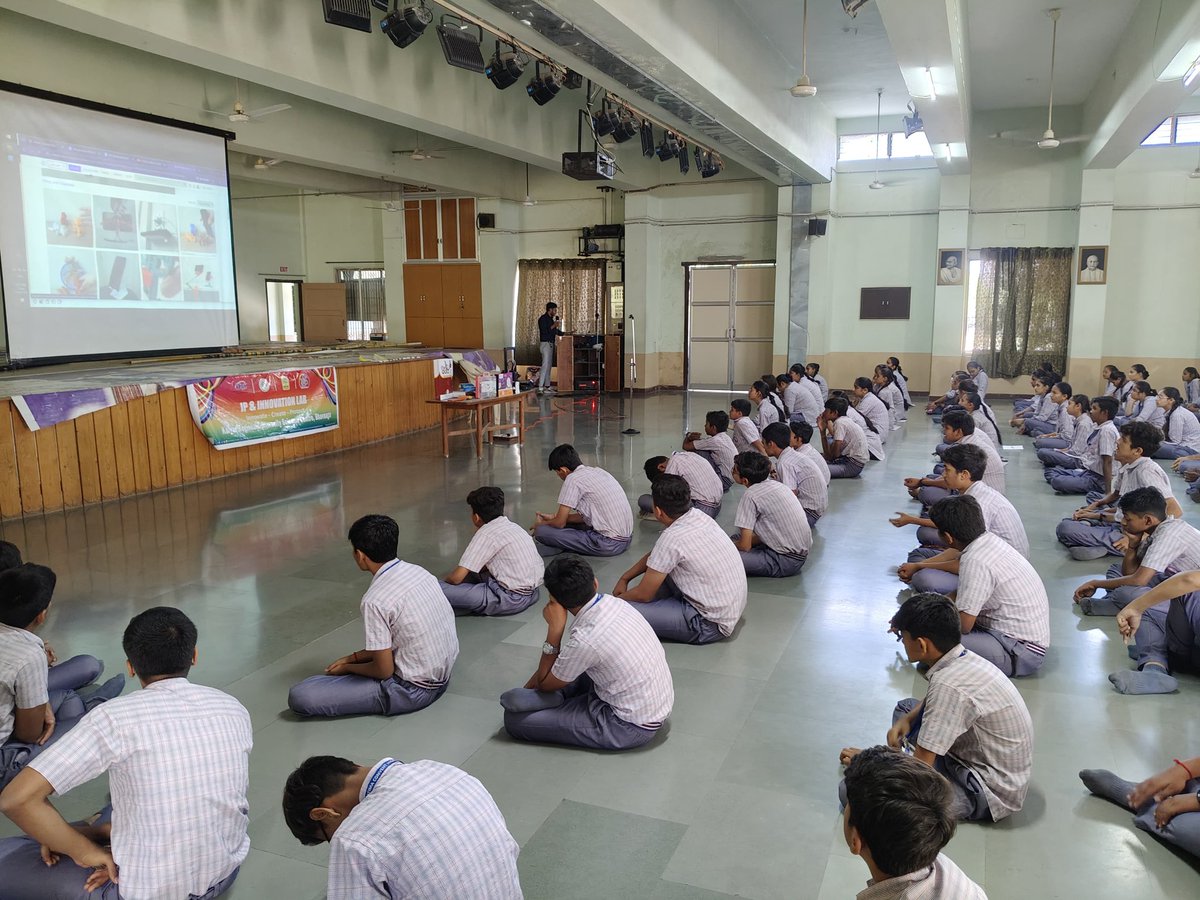 iplab_bhavnagar's tweet photo. ૨૪ એપ્રિલ, ૨૦૨૬ ફાતિમા કોન્વેન્ટ હાઈસ્કૂલ, ભાવનગરમાં IP ઇનોવેશન લેબના વર્કશોપનો બીજો દિવસ ઉત્સાહપૂર્વક સંપન્ન થયો. વિદ્યાર્થીઓએ Expert Talk દ્વારા IP Innovation Awareness, 3D Printer અને Digital Microscope જેવા આધુનિક વિષયોની ઊંડાણપૂર્વક સમજ મેળવી.💡#Innovation #ScienceWorkshop https://t.co/nlA9hpfQQX