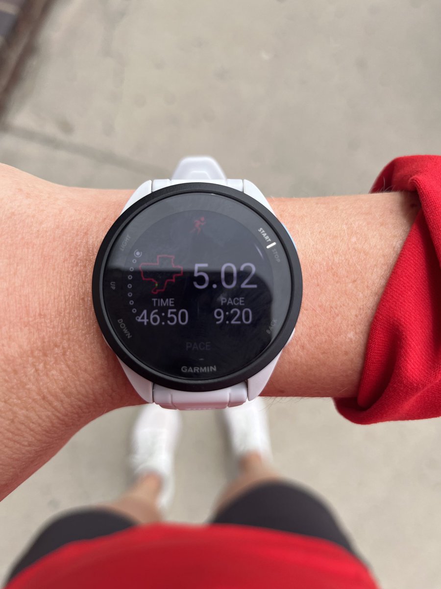 LindsayIRL's tweet image. Fun Friday 5-mile. This week was light…because peak weeks are coming! 

Have a great weekend, all 🙌🙌

#marathontraining #running #workout #wellness #fitness #exercise #healthyhabits #gratitude