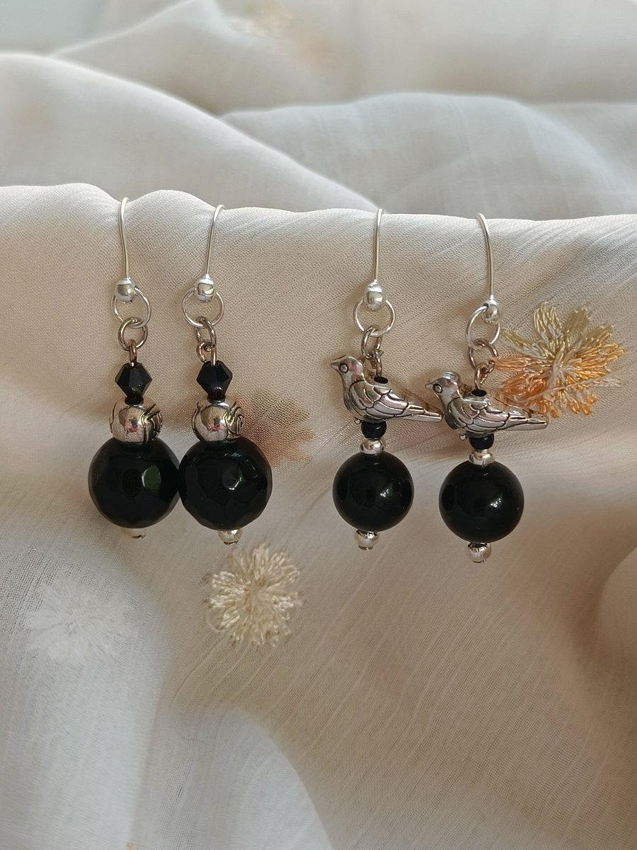 tikulli's tweet image. Some of the handcrafted fashion accessories from the new collection. Those in the center are sterling silver. The ones in pic 3 are handpainted. DM to purchase. Please RT/QT for reach. #giftformommy #HandmadeHappiness #giftidea #fashion #wearableart