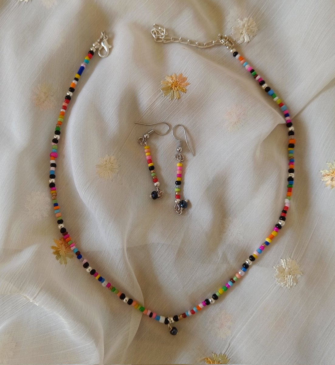 tikulli's tweet image. Some of the handcrafted fashion accessories from the new collection. Those in the center are sterling silver. The ones in pic 3 are handpainted. DM to purchase. Please RT/QT for reach. #giftformommy #HandmadeHappiness #giftidea #fashion #wearableart