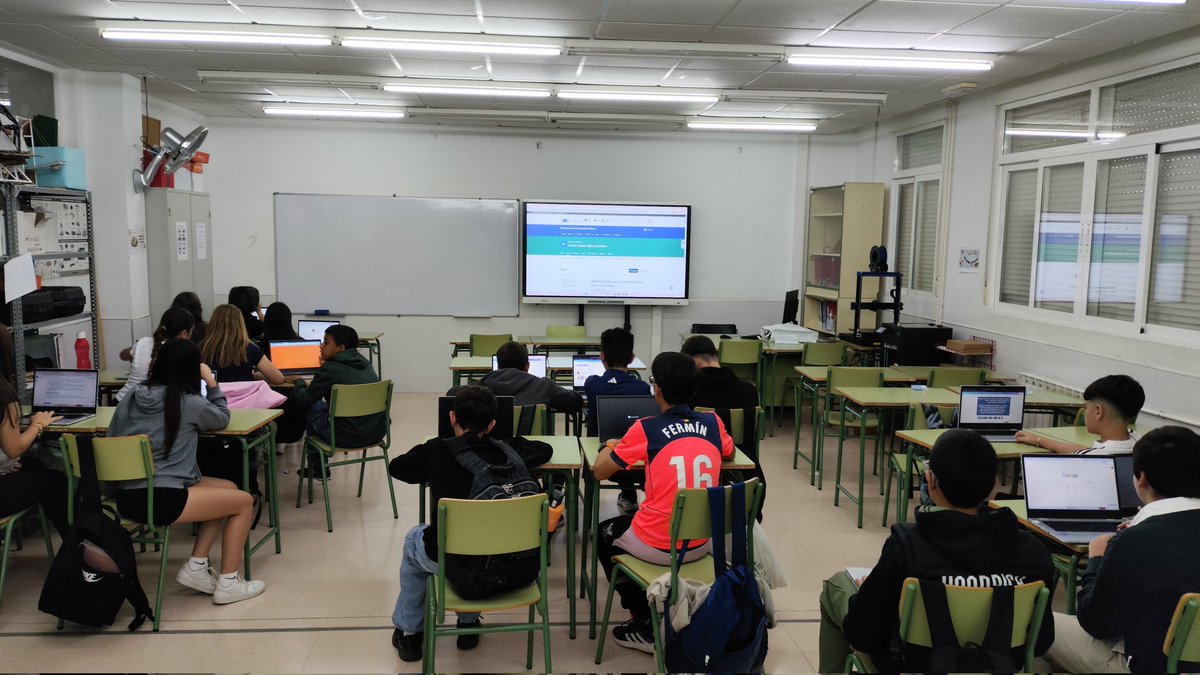 eTwFelipe2's tweet photo. Alumnos de 1⁰ de ESO trabajando en la recopilación y analisis de datos de consumo de agua y déficit hídrico en #Mazarrón, Región de Murcia, dentro del proyecto #etwinning: The AI Toolkit: Water Solutions  @eTwinnico @eTwinning_es @ProgramasRM https://t.co/vCOd02ZBGs