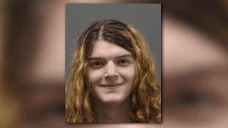 GreenStream11's tweet image. Loudoun County #transgender substitute charged with making school threats
Hadyn Dollery, 19, was charged with making threats of bodily injury after tips came through the Safe2Talk app
#DCCrime #loudoncounty
foxnews.com/politics/loudo…