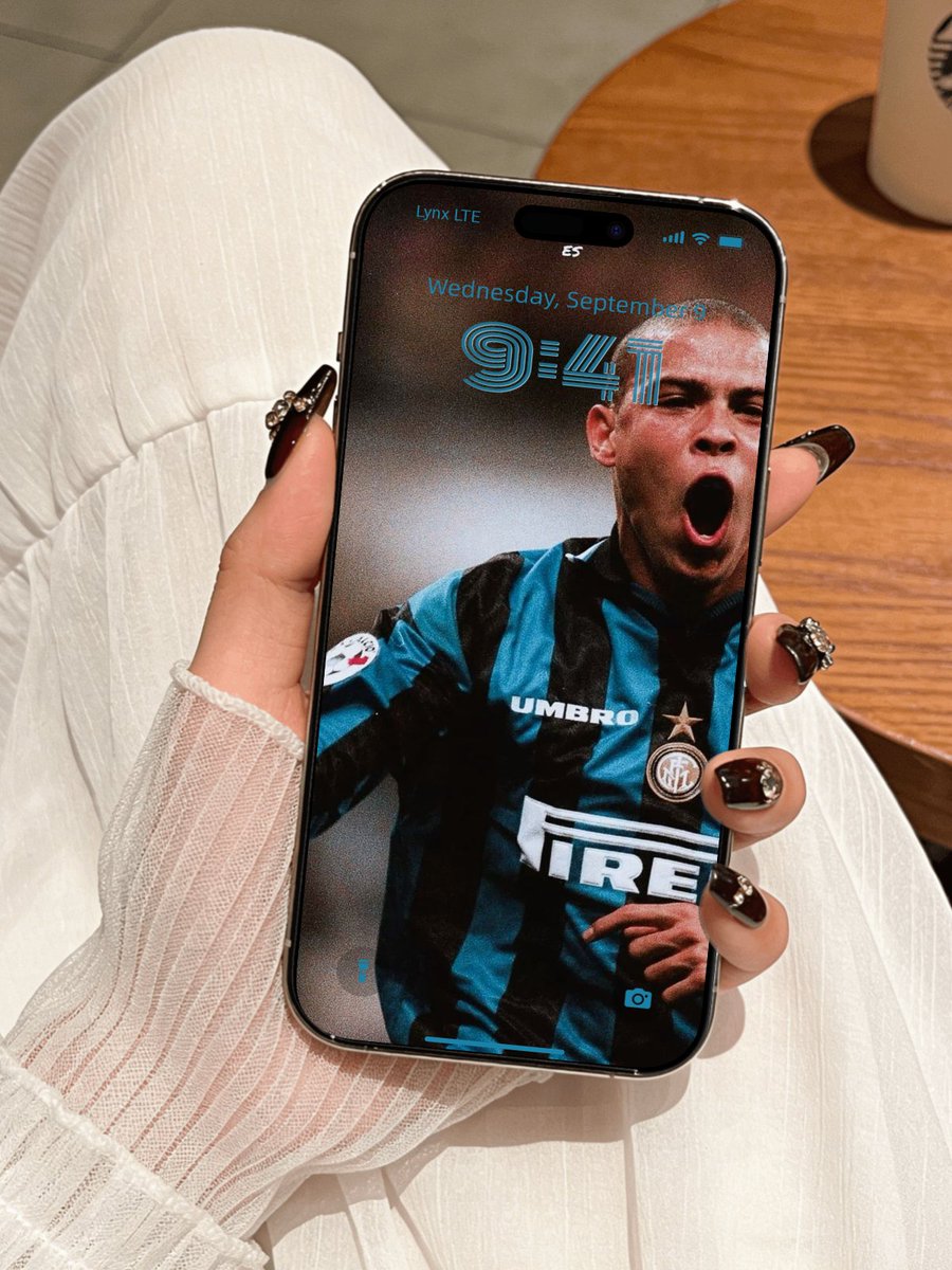 lynxchizzy's tweet image. Dilemma Ronaldo 
#Ronaldo #Inter