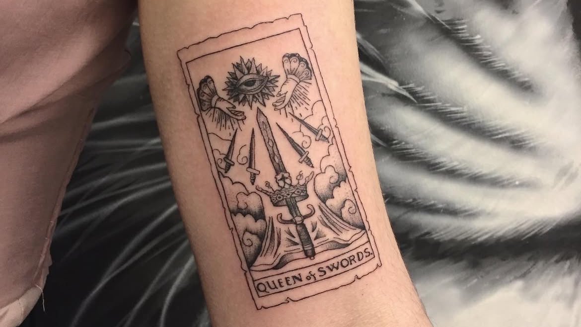 ella | I WROTE THE MADWOMAN FIC tweet media