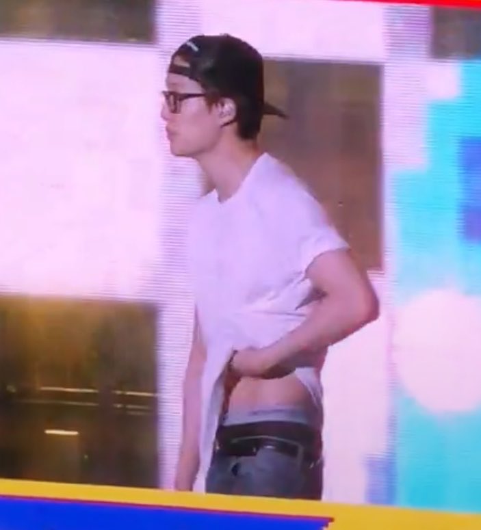 _marguee_'s tweet image. Soyun 🥵

#KAI  #카이