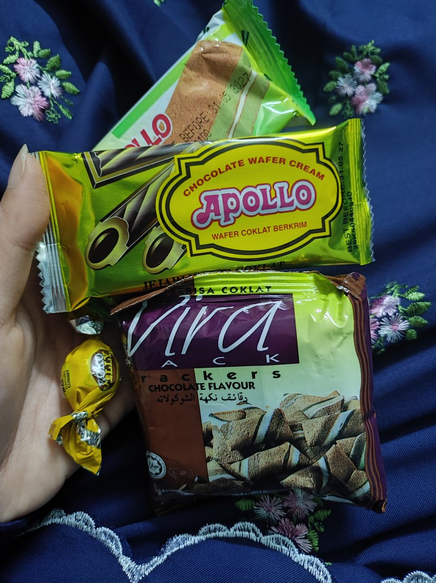 SyazzaTajul's tweet photo. jumpa masa jamuan raya hari tu hahahaha tak puas pulak makan ambik satu je 😭🤣 https://t.co/bZc2Ewwk7t