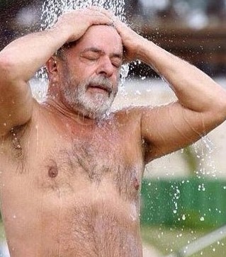 Frei Gilson disse que quem tem tatuagem no corpo não vai para o céu. Sabe quem tem tatuagem? Nikolas Ferreira. E sabe quem não tem? O Lula. Ou seja, segundo a lógica do Frei Gilson, o Lula vai para o céu e o Nikolas vai para o inferno.