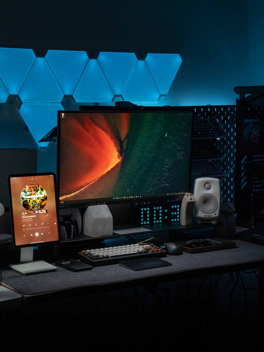 света tweet media