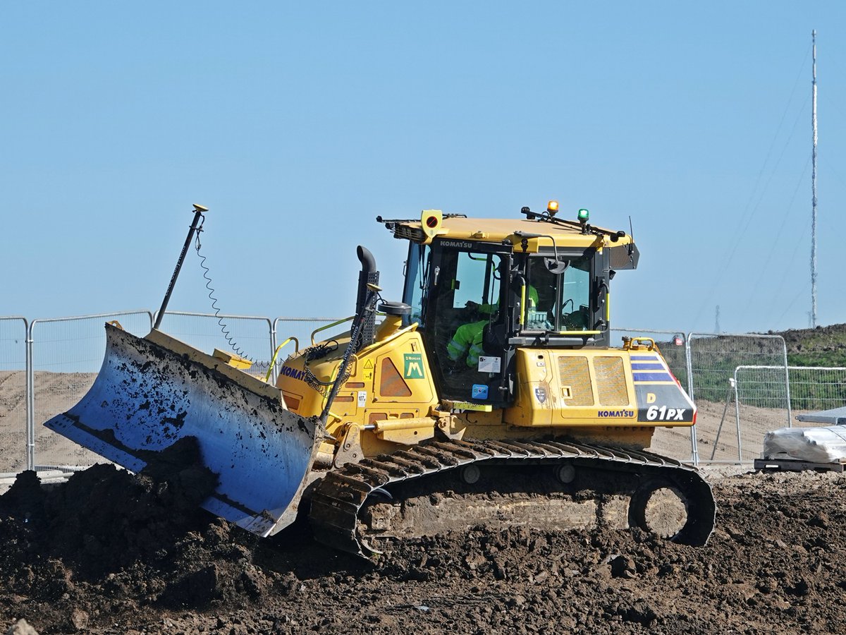 Barrie_Woodward's tweet image. The @dmorganplc #Komatsu D61 PX doing some levelling up at Hexagon Park today