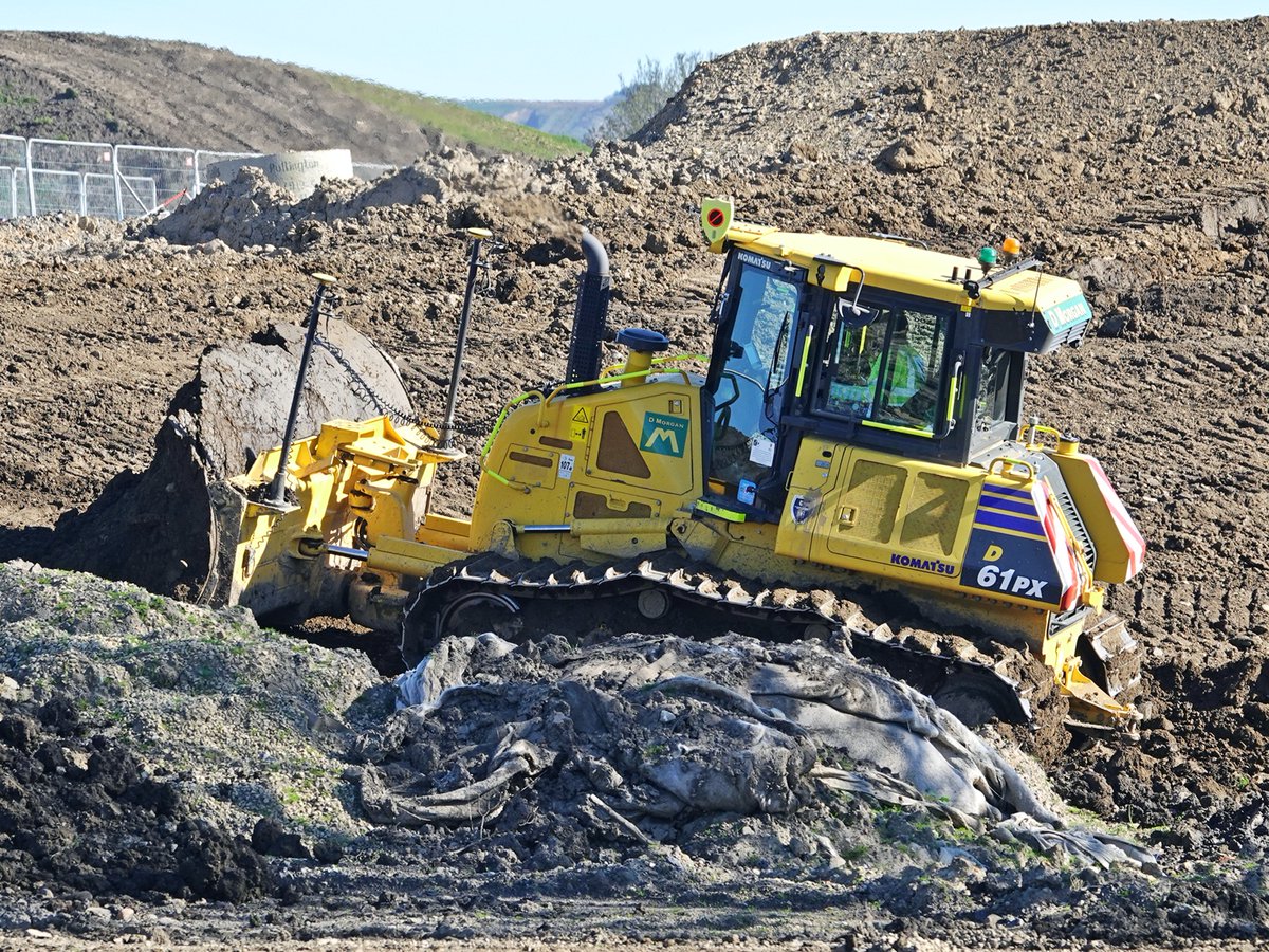Barrie_Woodward's tweet image. The @dmorganplc #Komatsu D61 PX doing some levelling up at Hexagon Park today