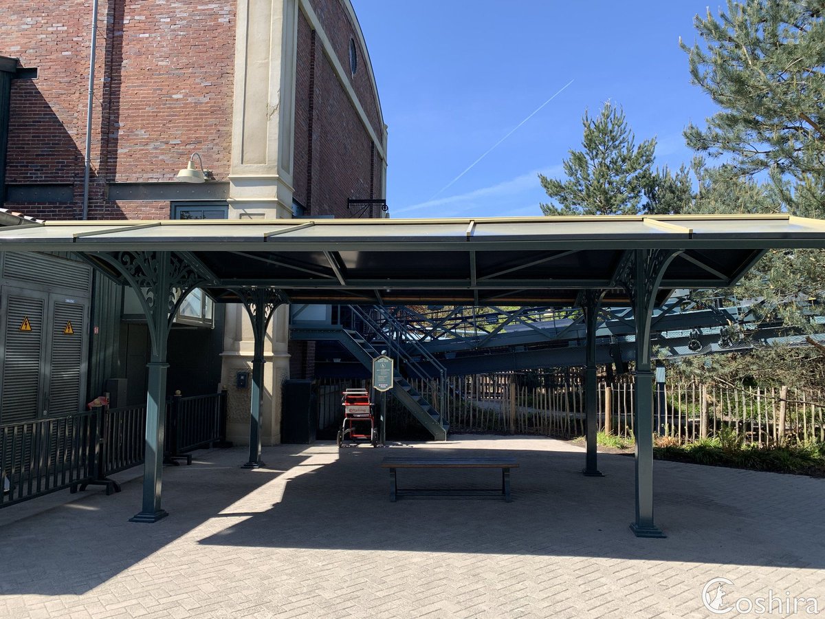 Coshira_'s tweet image. Er is nog een tweede overkapping naast gekomen bij de MIVA wachtrij van Baron 1898

#Efteling #Baron1898