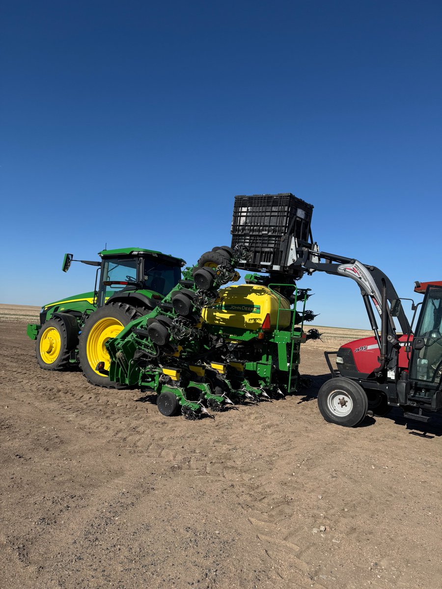 SoybeanScience1's tweet photo. Planting is underway this week in NE! See for yourself in this #UpdateFromTheField from @ncafarolm! #SoybeanResearch #SoyCheckoff #ScienceForSuccess  #Plant26 https://t.co/CuSondjOs4